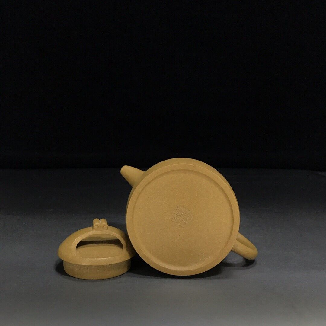 Chinese Yixing Zisha Clay Handmade Exquisite Teapot (秦权 底款:尹振庭)