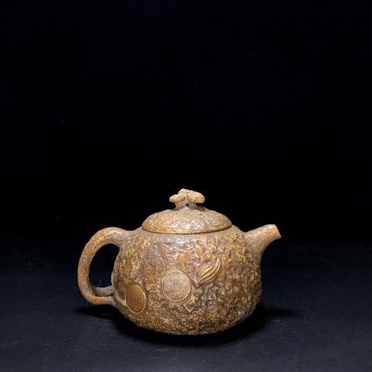 Chinese Yixing Zisha Clay Handmade Exquisite Teapot (金蟾壶 底款:蒋蓉 )