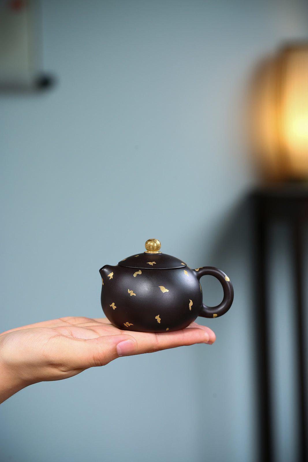 China Yixing Zisha Pottery Black Clay Handmade 150cc Mesh Teapot 撒金西施