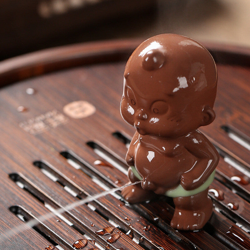 Small Pet Lovely Pee Doll Water Spray Boy Statue Small Home Decoration Tea Pet