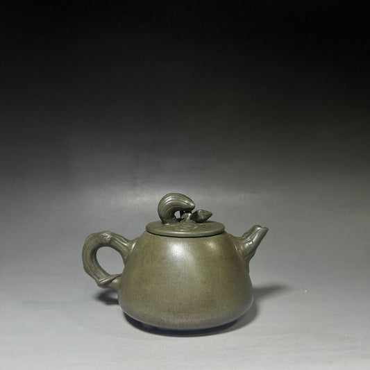Chinese Yixing Zisha Clay Handmade Exquisite Teapot(松鼠石瓢壶 底款:蒋蓉)