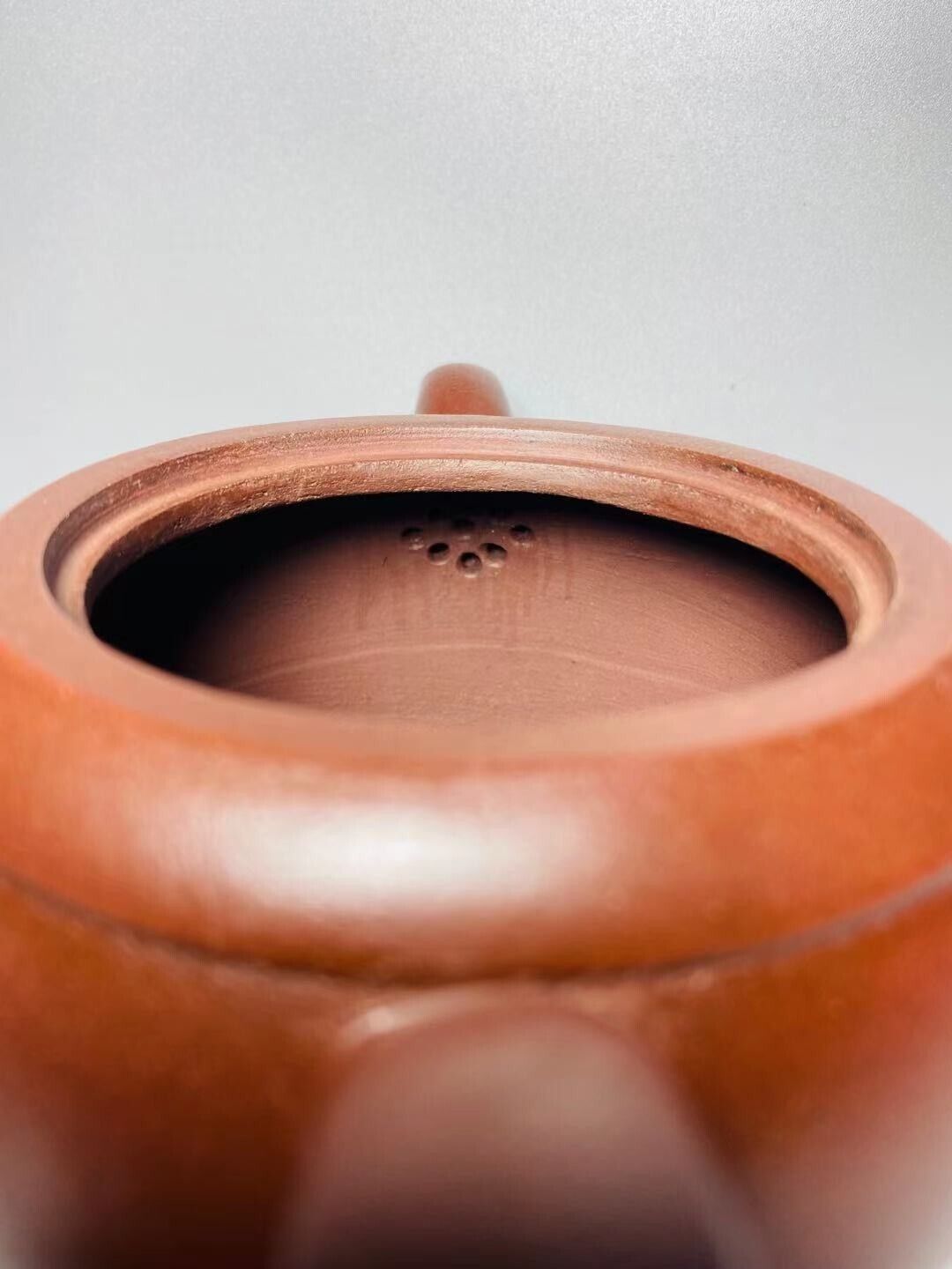 Chinese Yixing Zisha Clay Handmade Exquisite Teapot (狮鼓壶 底款: 顾景舟)