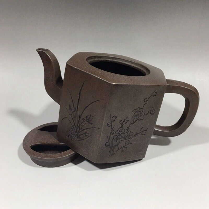 Chinese Yixing Zisha Clay Handmade Exquisite Teapot (牛盖紫砂壶 底款:铁画轩店)