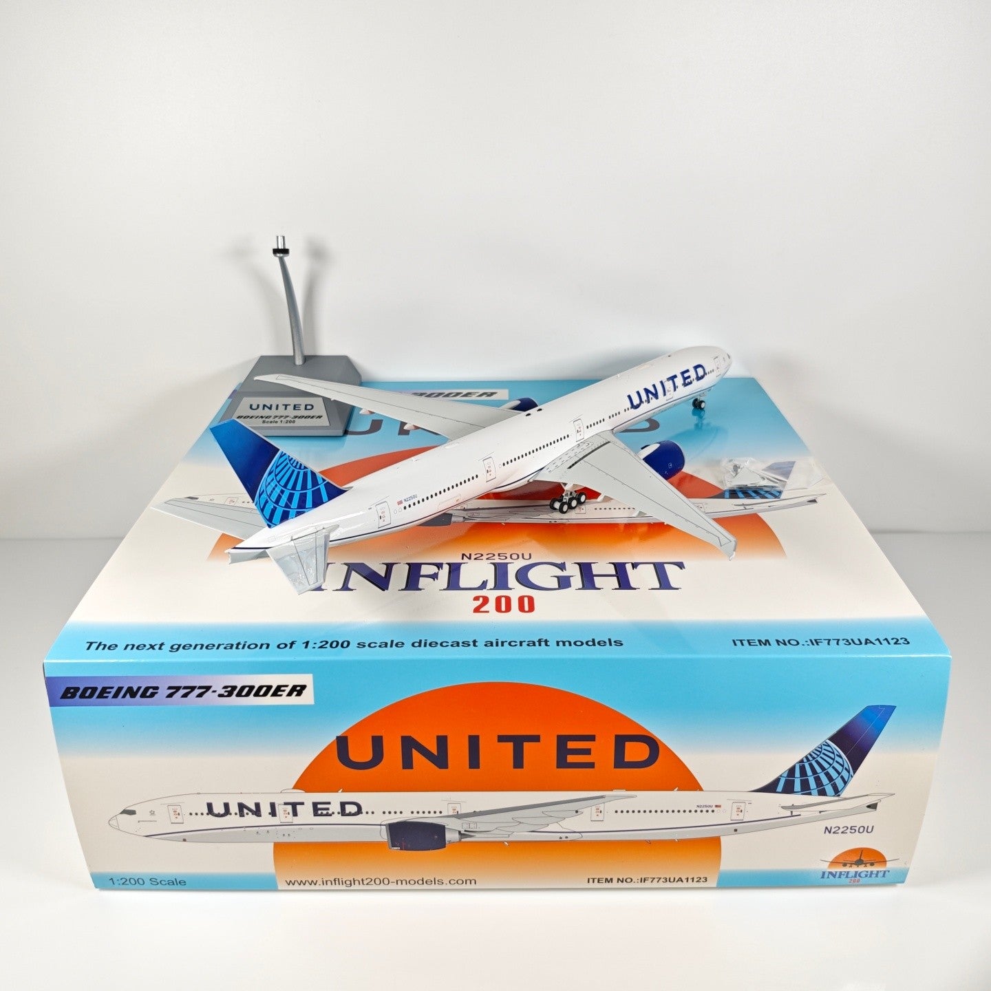 1:200 InFlight Singapore Airlines Boeing 777-300ER Airplane Diecast Plane Model