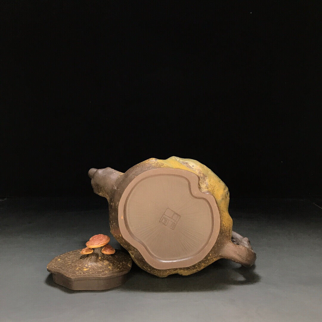Chinese Yixing Zisha Clay Handmade Exquisite Teapot (富足长寿 底款:裴石民)