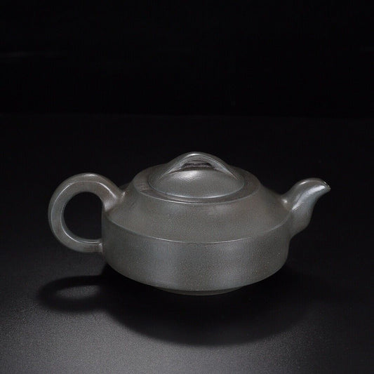 Chinese Yixing Zisha Clay Handmade Exquisite Teapot (锡山俞制 盖款:国良)