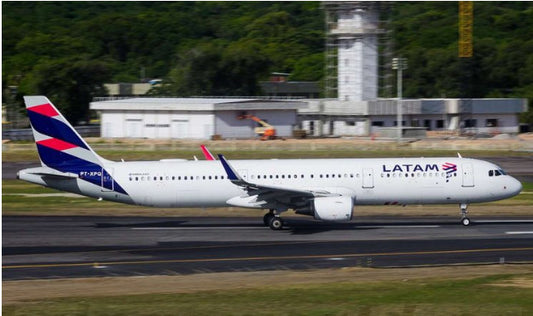 1:400 Phoenix LATAM Airbus A321 PT-XPQ Airplane Diecast Aircraft Plane Model