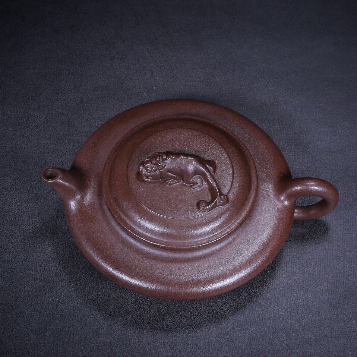 Chinese Yixing Zisha Clay Handmade Exquisite Teapot (水扁 底款:周桂珍)