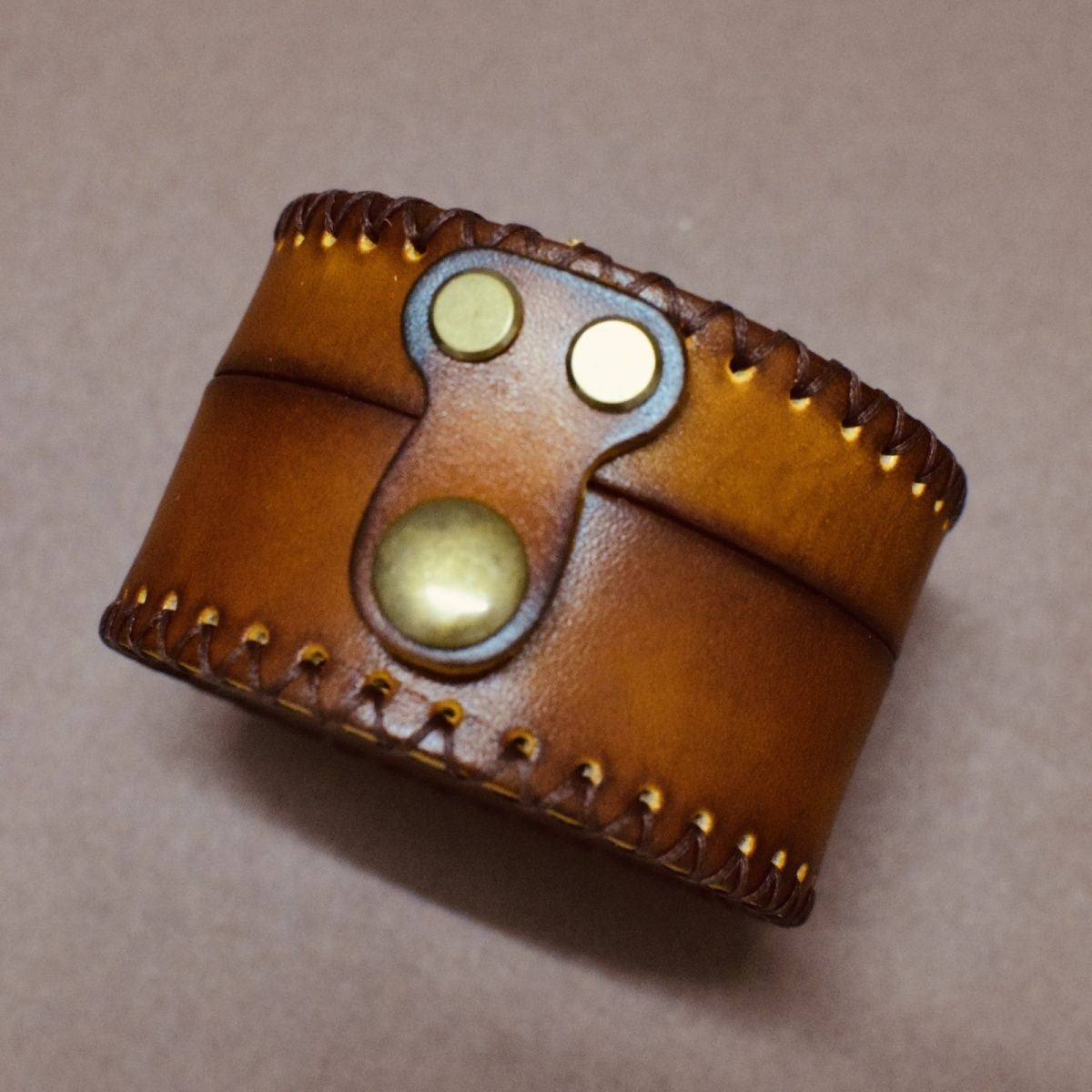 Handmade Leather Jewelry Box Vintage Bracelet Bead Storage Case Round Leather