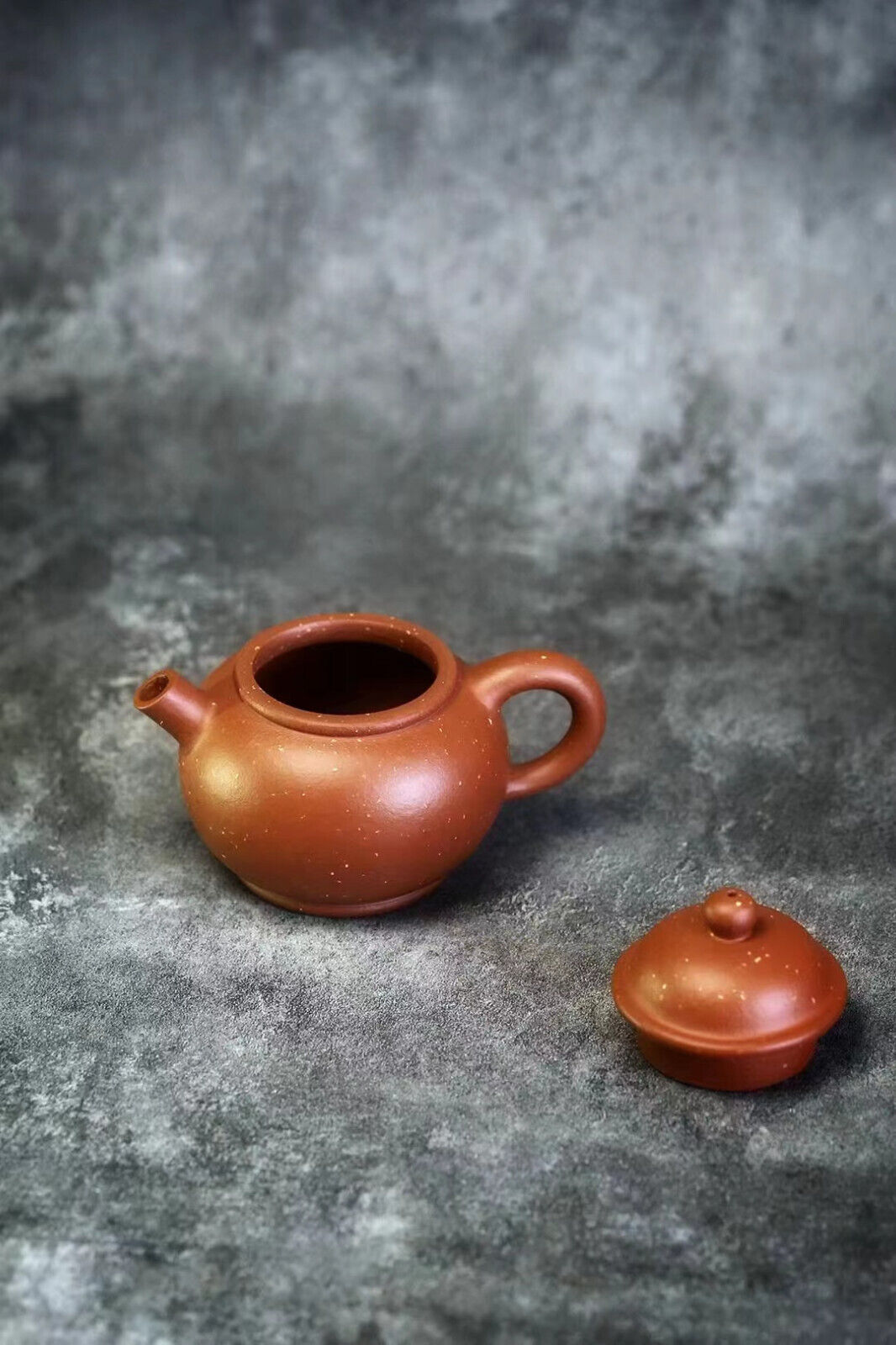 125cc Handmade Purple Sand Zhu Clay Tea Pot in Yixing, China Yuan Zhu Hu Tea Pot-