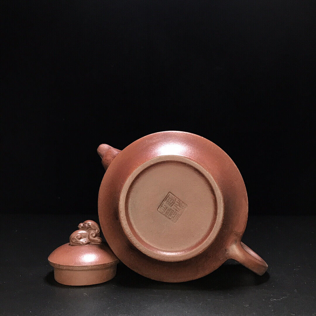 Chinese Yixing Zisha Clay Handmade Exquisite Teapot (扁石 底款:顾景舟)