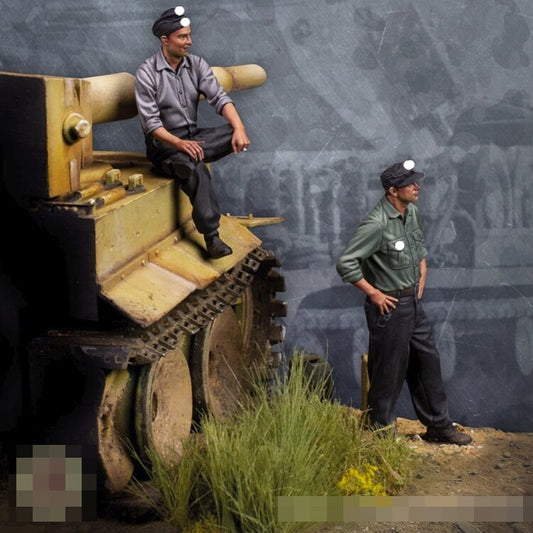 1:35 resin figures model kit Soldiers 2 man (contain tank) Unassembled