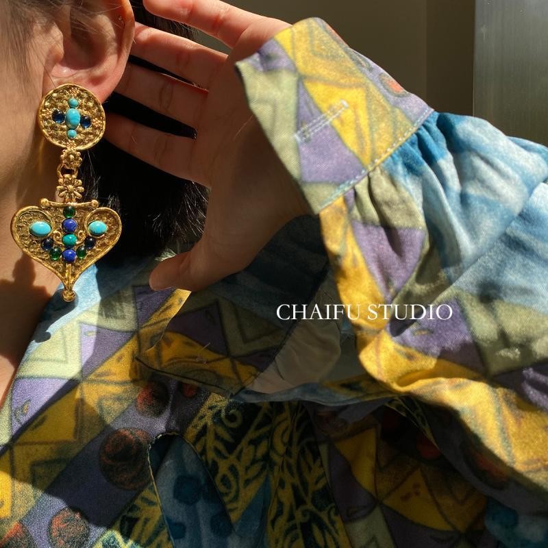 Vintage Western Court Heart Clip-On Earrings Turquoise Gold Plated Non-Pierced