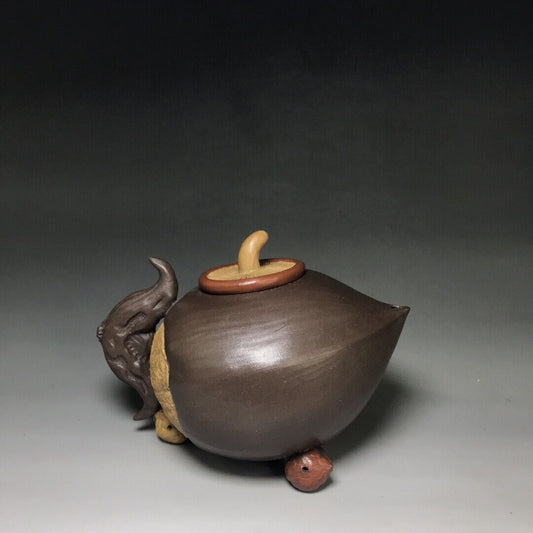 Chinese Yixing Zisha Clay Handmade Exquisite Teapot (百果壶 底款:陈鸣远)