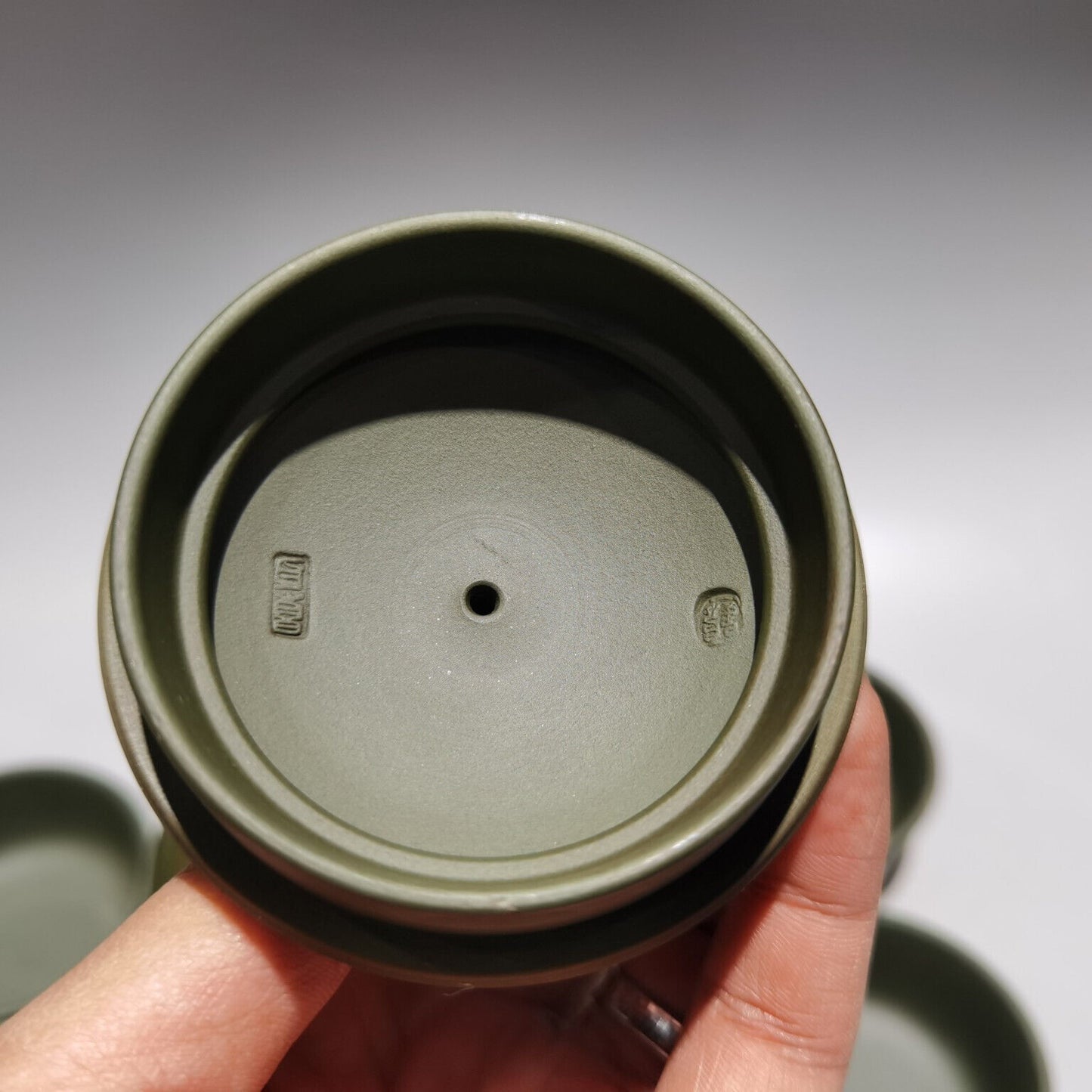 Chinese Yixing Zisha Clay Handmade Exquisite Teapot (泥绘套壶 低款:顾景舟 )