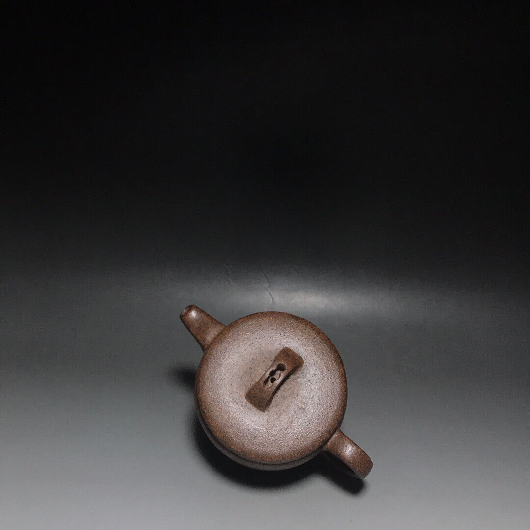 Chinese Yixing Zisha Clay Handmade Exquisite Teapot(汉瓦 底款:中国宜兴)