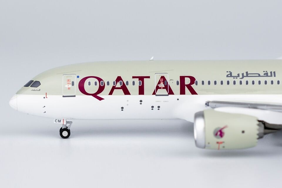 1:400 NG Model QATAR BOEING 787-8 Passenger Airplane Diecast Aircraft Model
