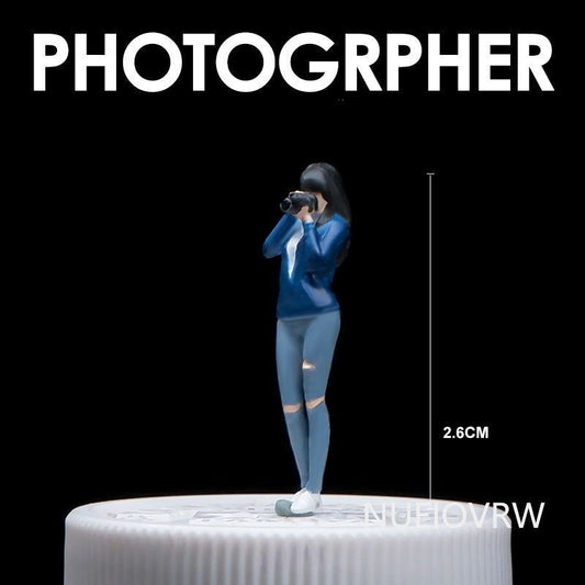 Girl Photographer Resin Figure Model 1/64 Scene Display Doll Model Toy