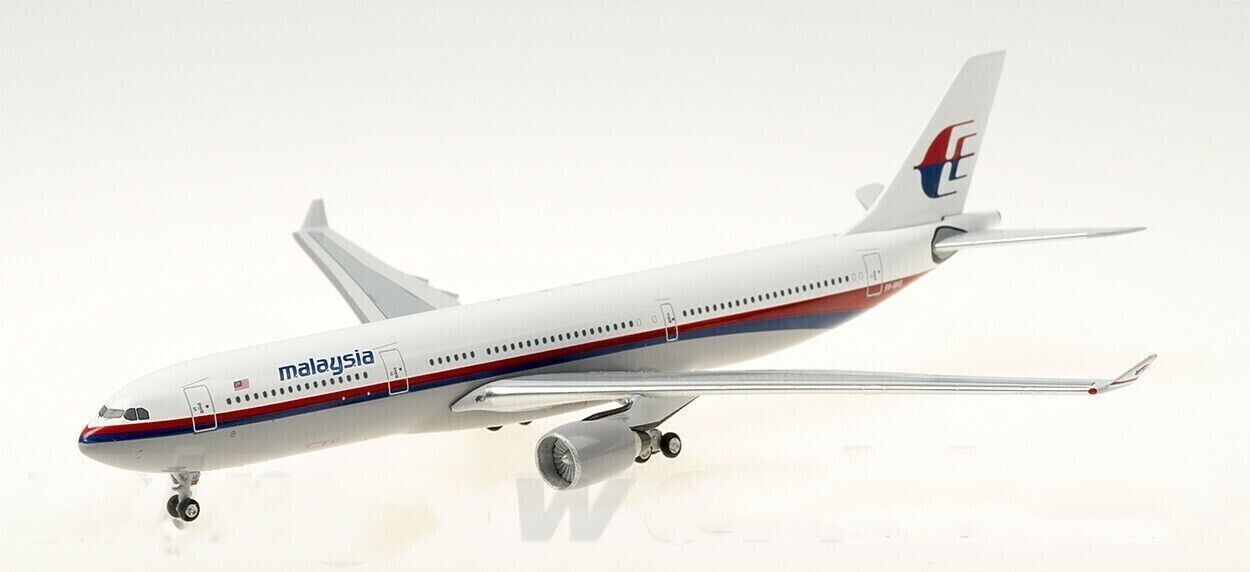 1:400 AeroClassics Malaysia AIRBUS A330-300 Passenger Airplane Diecast Model