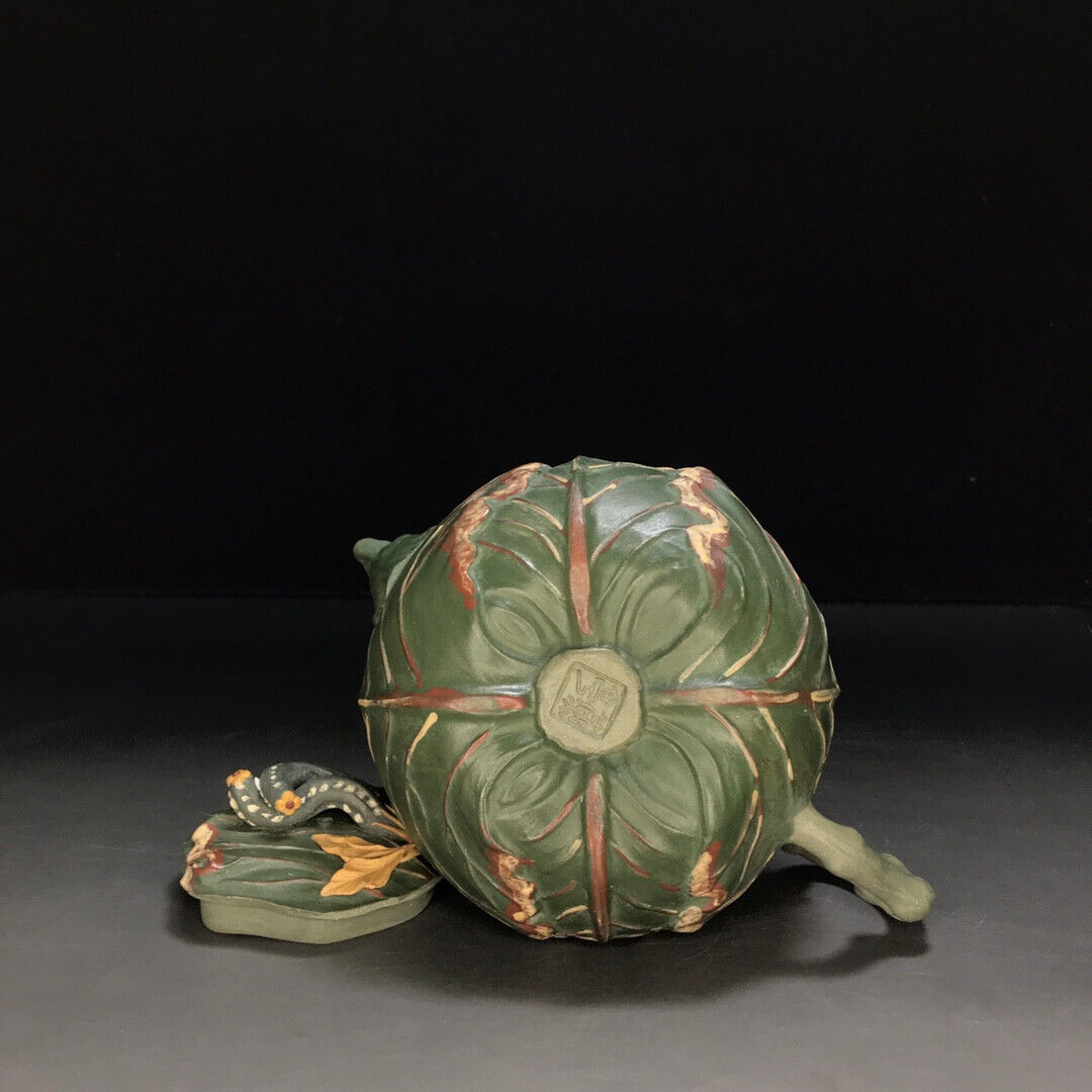 Chinese Yixing Zisha Clay Handmade Exquisite Teapot (包菜 底款:燕亭)