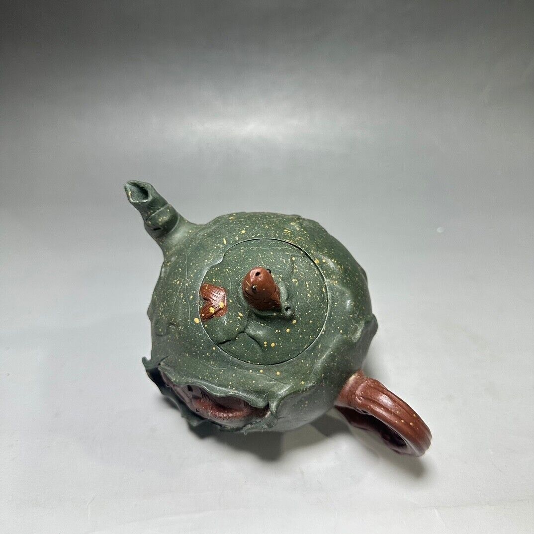 Chinese Yixing Zisha Clay Handmade Exquisite Teapot (松鼠 底款:燕亭)