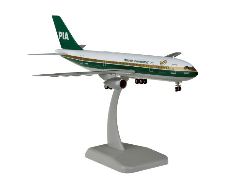 1:200 Hogan Pakistan International AIRBUS A300B4 Airplane ABS Plastic Model