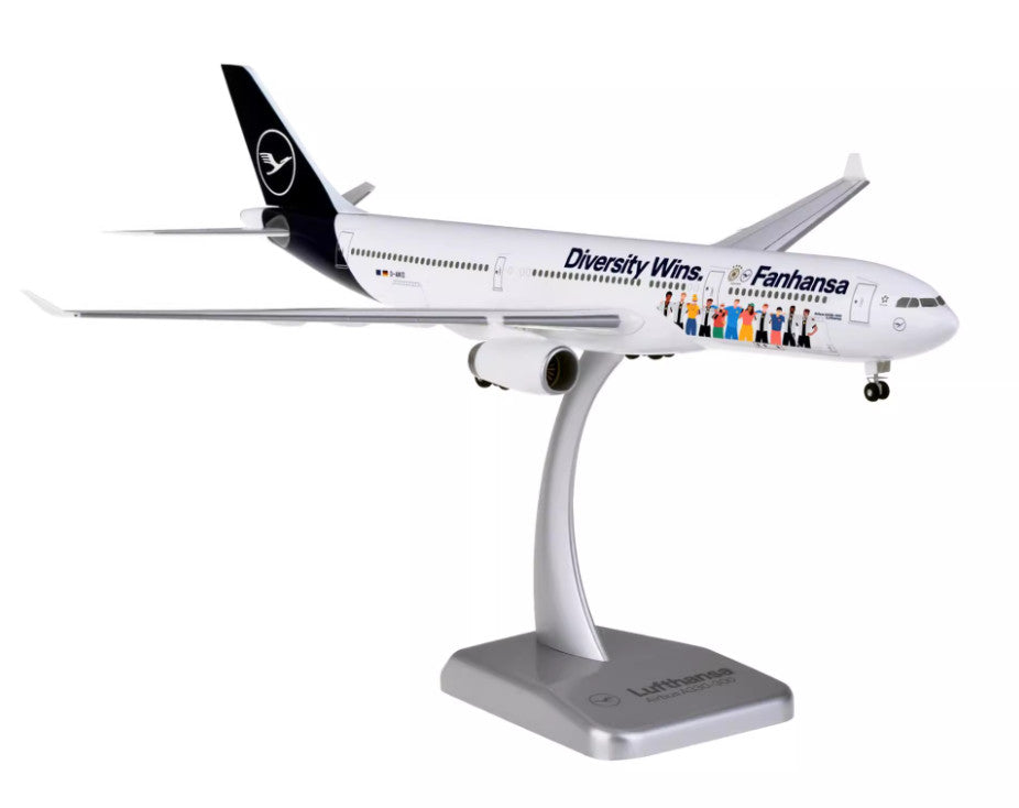 1:200 32CM Hogan Lufthansa AIRBUS A330-300 Aircraft ABS Plastic Airplane Model