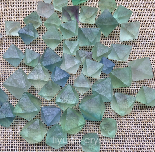 A+A+ Natural Green Fluorite octahedron Quartz Crystal Reiki Healing 15pcs