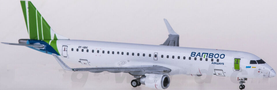 1:400 JC Wings BAMBOO AIRWAYS Embraer ERJ-190 Passenger Airplane Diecast Model