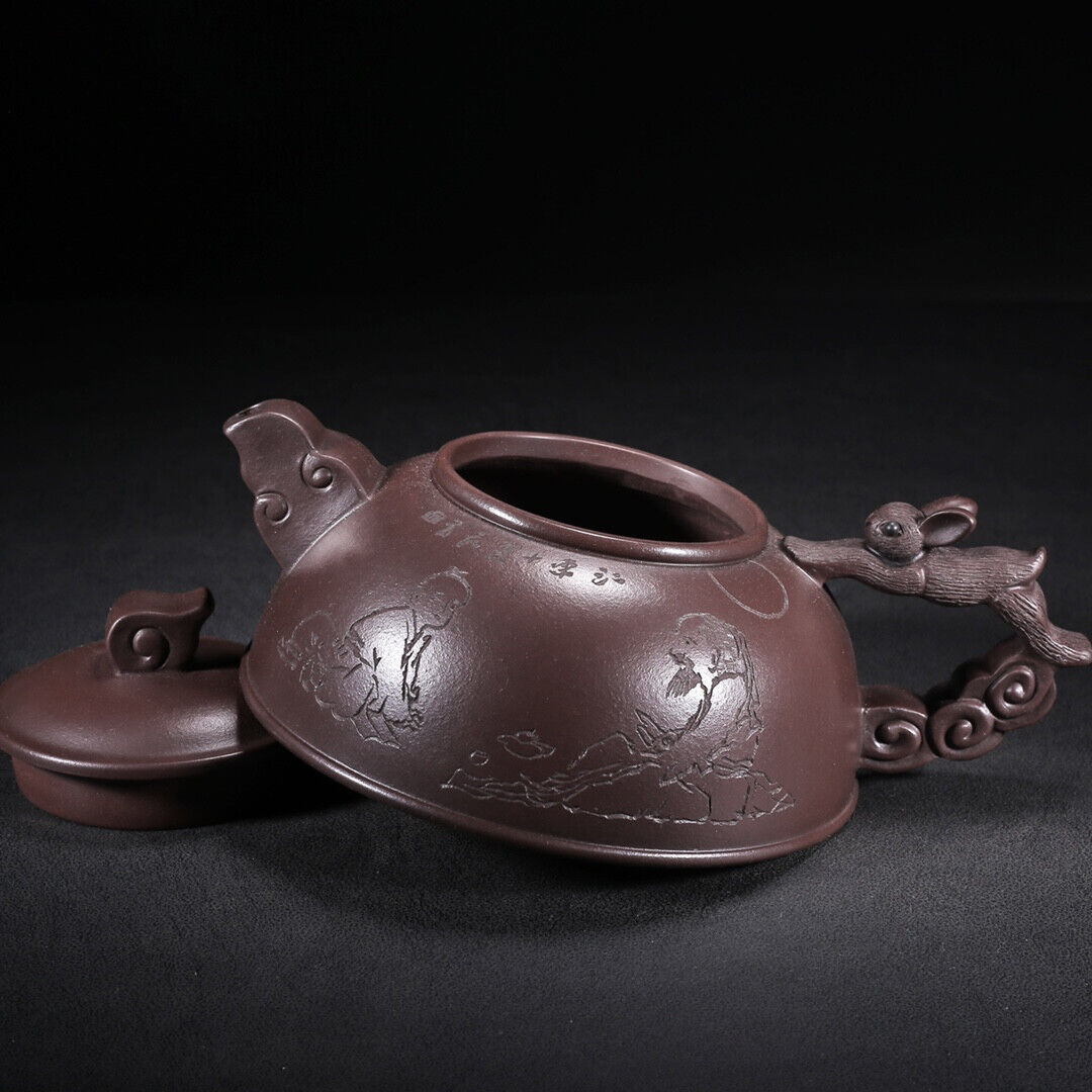 Chinese Yixing Zisha Clay Handmade Exquisite Teapot (奔月 底款:周桂珍)