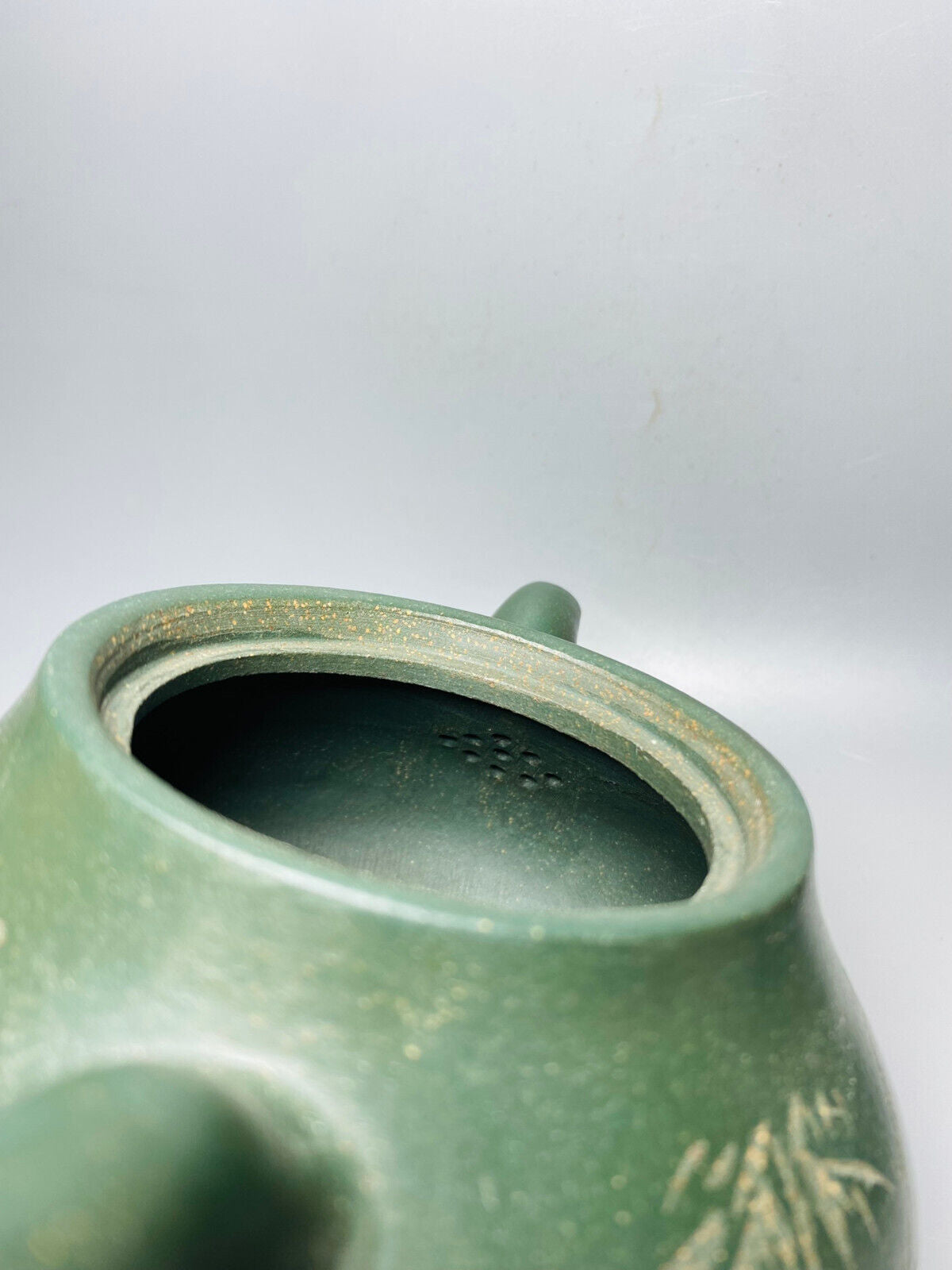 Chinese Yixing Zisha Clay Handmade Exquisite Teapot (桂林 底款:金鼎商标)