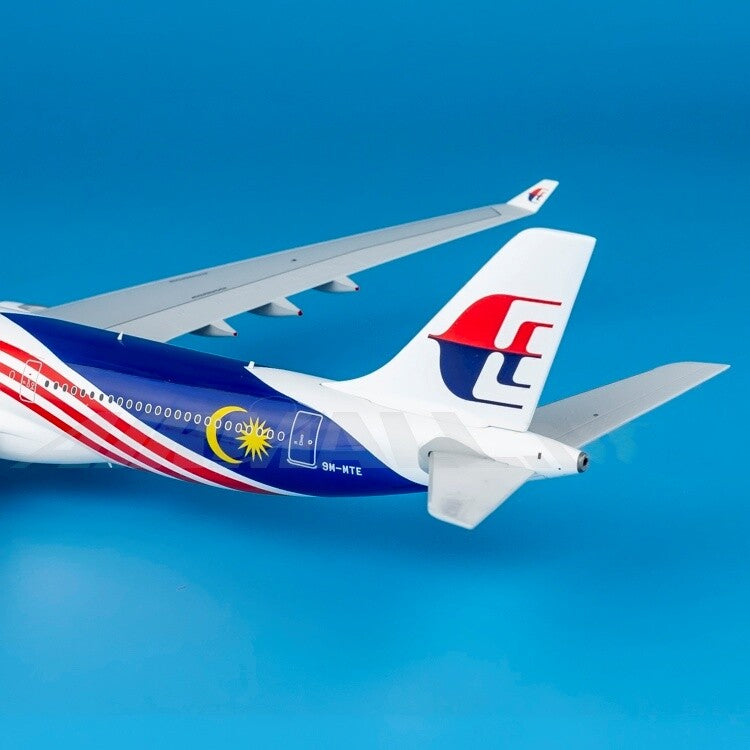 1:200 32CM JC Wings Malaysia Airlines AIRBUS A330-300 Airplane Diecast Model