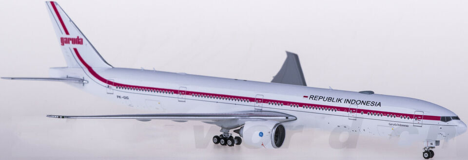 1:400 Phoenix Azur Air BOEING 777-300ER Passenger Plane Diecast Airplane Model