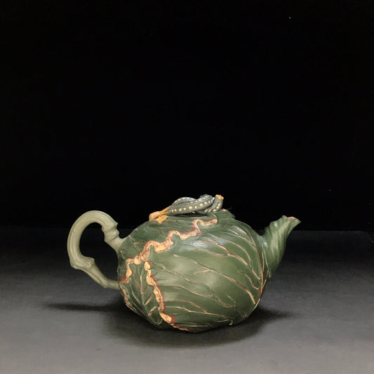 Chinese Yixing Zisha Clay Handmade Exquisite Teapot (包菜 底款:燕亭)
