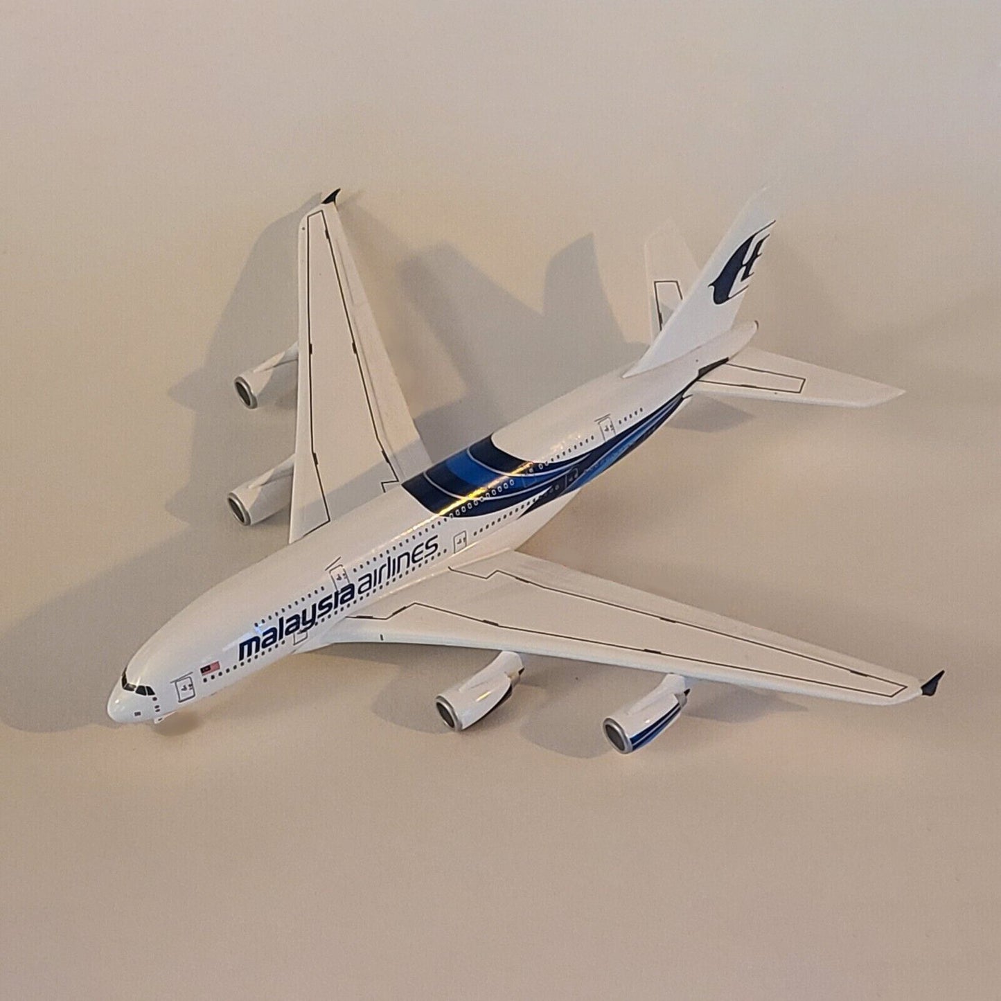 16cm 1:400 Malaysia Airlines A380 Airplane Model Airliner Simulation Ornaments