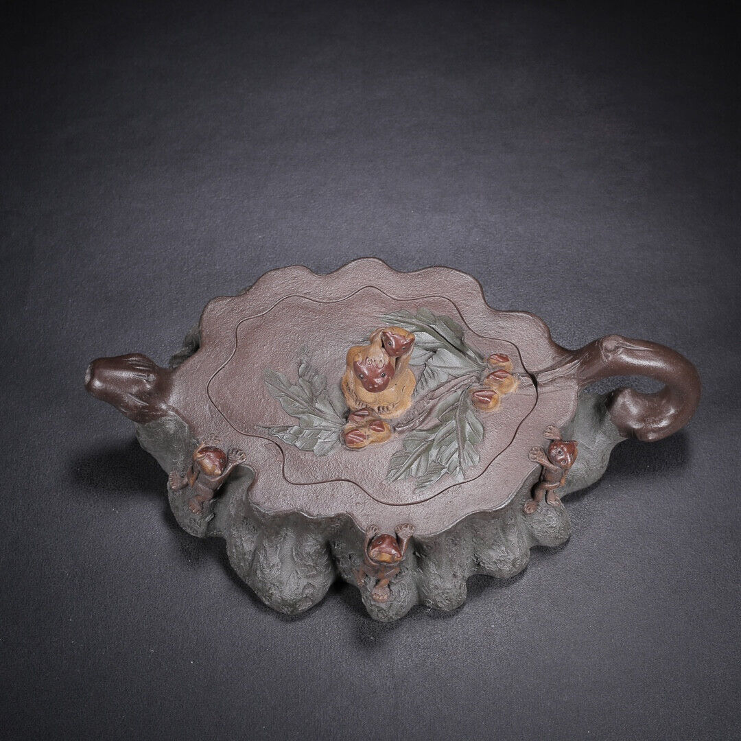 Chinese Yixing Zisha Clay Handmade Exquisite Teapot (五代封侯 底款:蒋蓉)