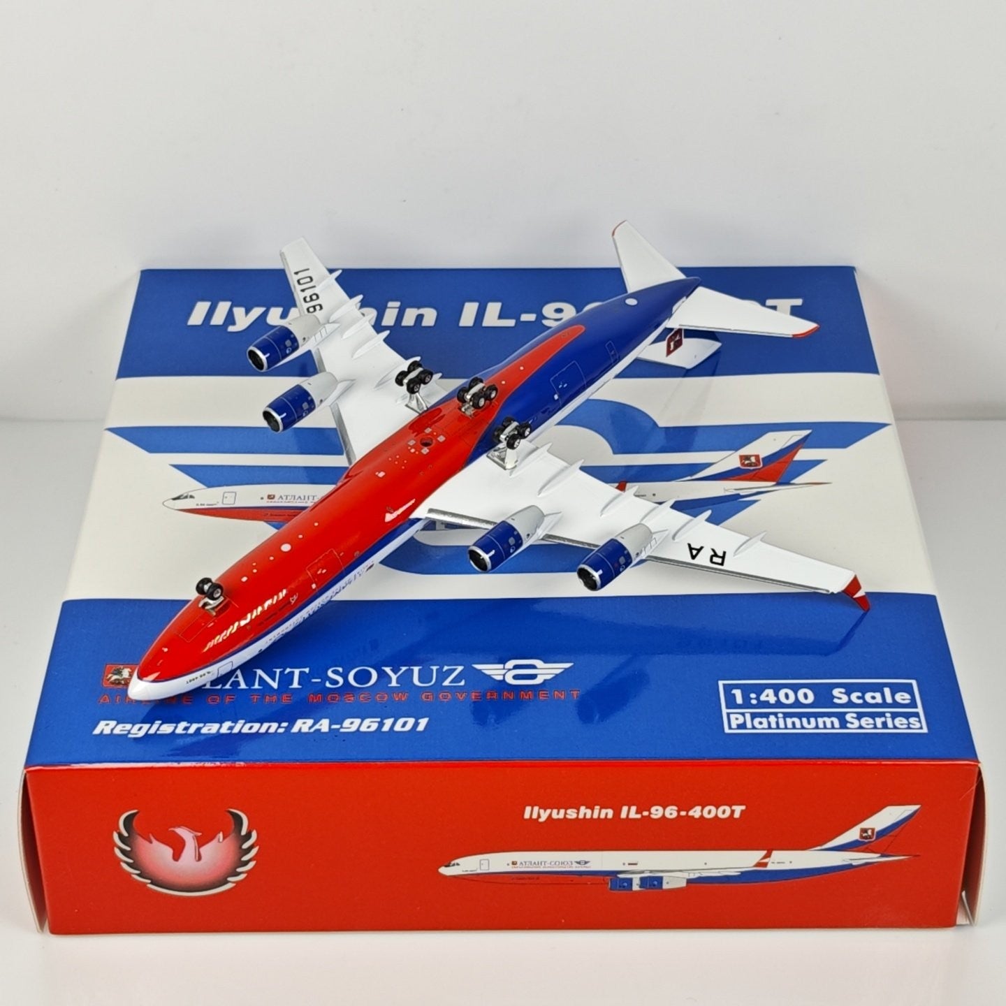 1:400 Phoenix Vietnam Airlines Ilyushin IL-96-400T Diecast Aircraft Plane Model
