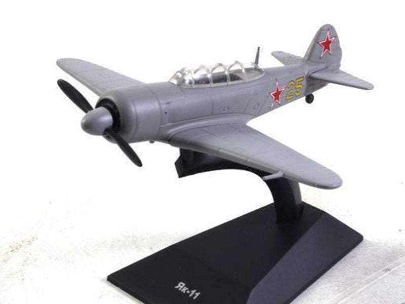 IXO YAK-11 Russian Multirole Fighter 1/81 diecast plane model