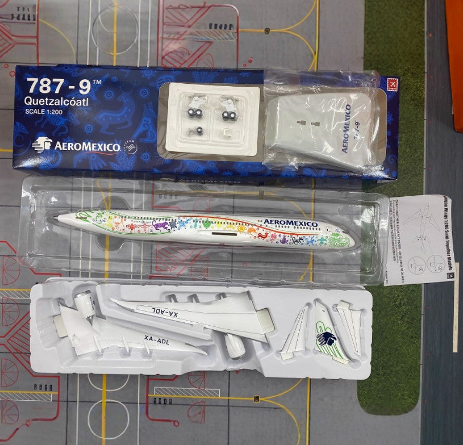 1:200 32CM Hogan AEROMEXICO Boeing 787-9 Plane XA-ADL ABS Plastic Aircraft Model