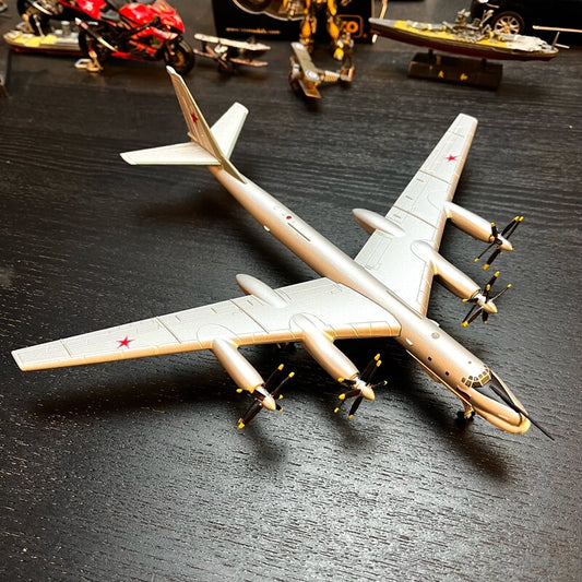 1: 200 Russian Soviet Union Figure 95 Bomber Tu95Ms Aircraft Model Alloy