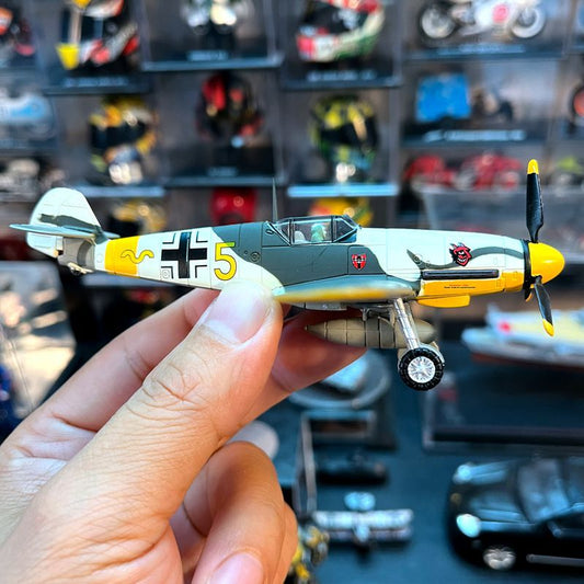 1:72 World War II German BF109 ace fighter propeller rotatable aircraft model
