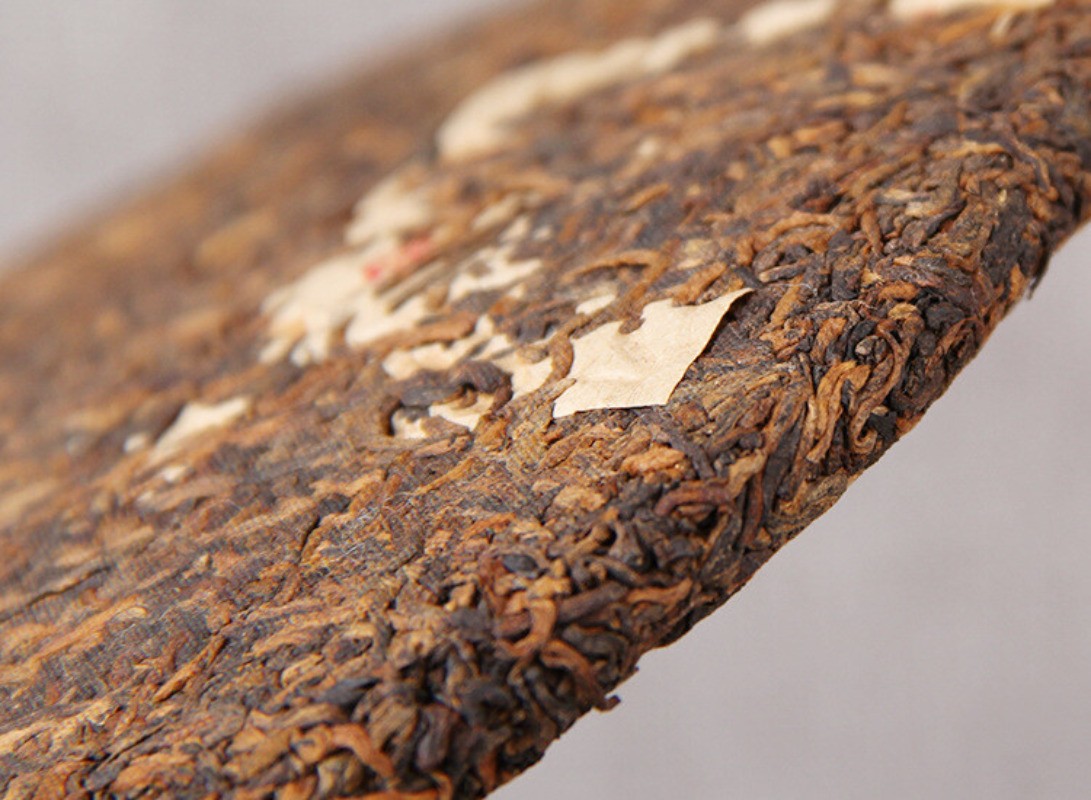 357g Yunnan 2003 Iceland Gong Cha Ancient Tree Mellow Pu'er Tea Ripe Tea Cake