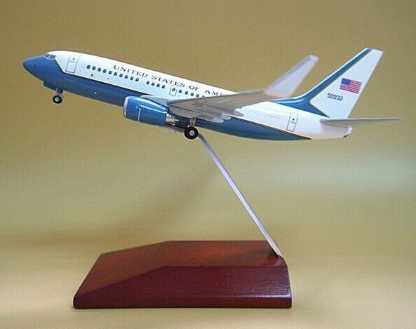 1:200 HOGAN UNITED STATES OF AMERICA B737-700 Passenger Plane ABS Plastic Model