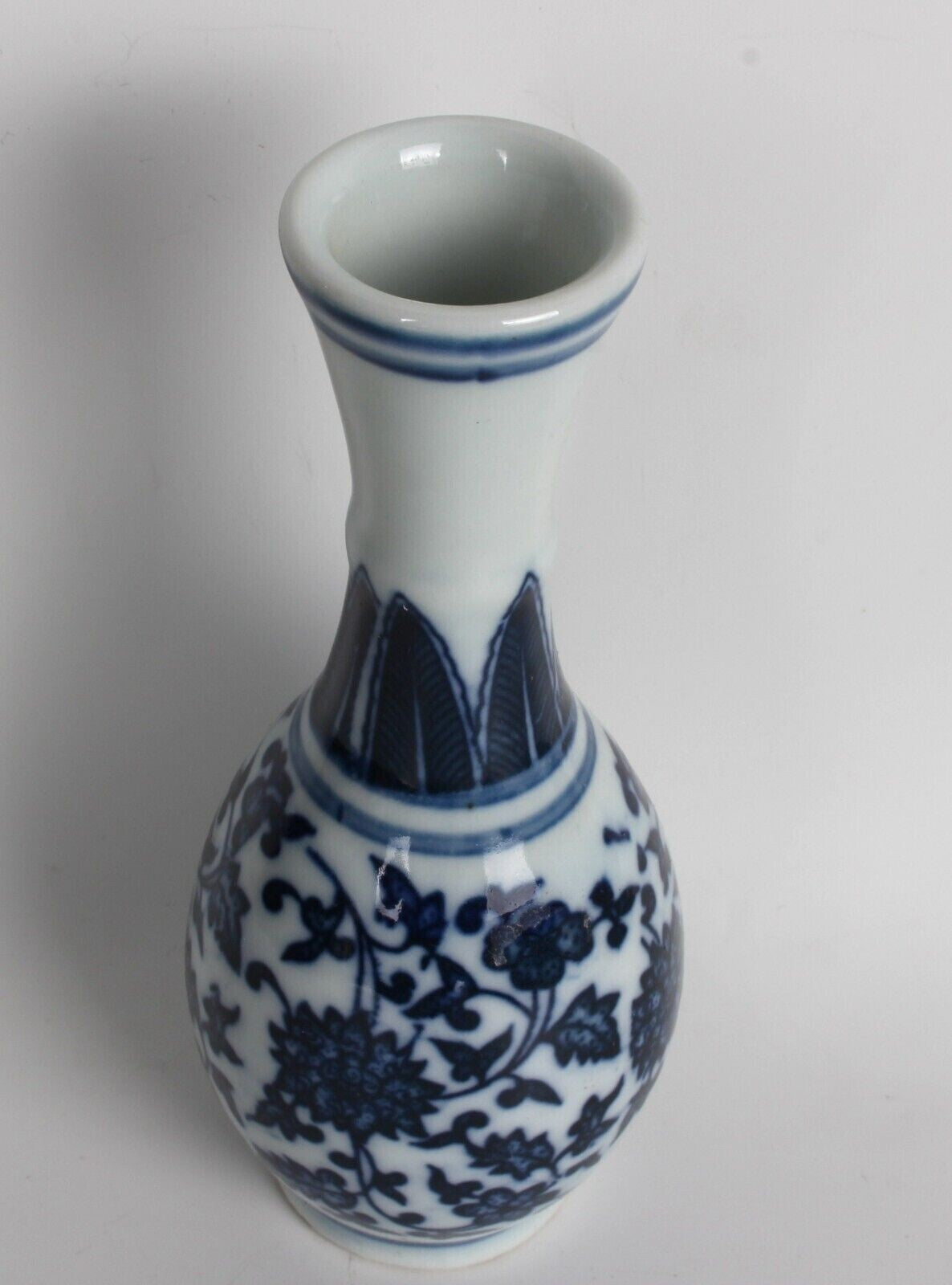 Chinese Antique Collected Blue and White Porcelain Handmade Flower Vase