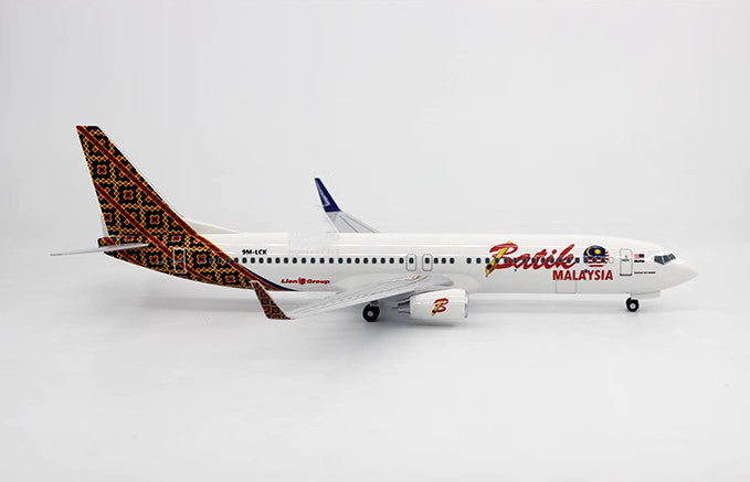 32CM 1:130 Risesoon Batik Air Malaysia Boeing 737-900 Airplane ABS Plastic Model
