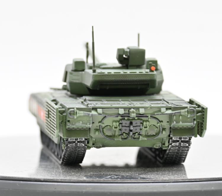Sanrong 1/72 T14 Armata Main Battle Tank Parade Model w/ 2 Persons Ornaments