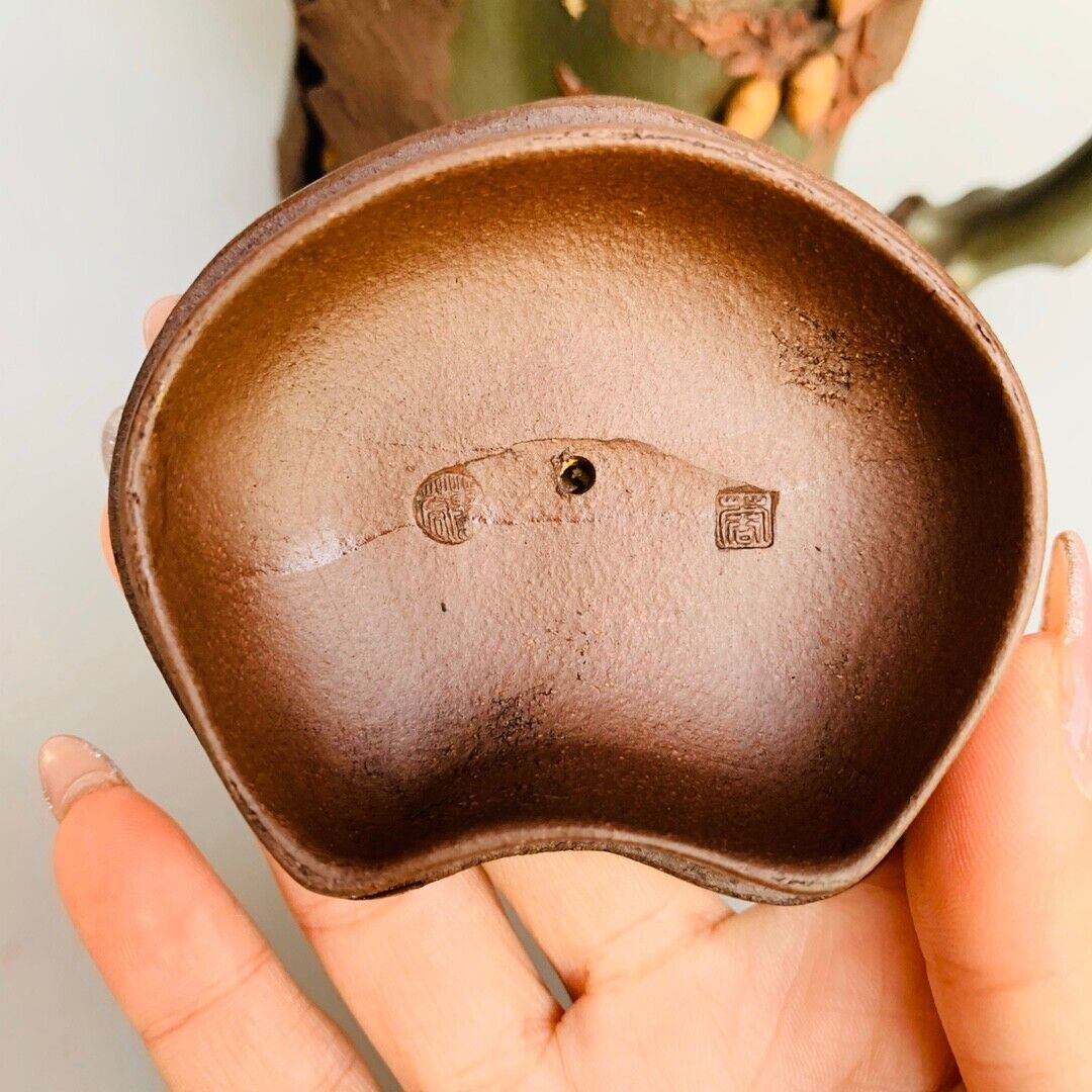 Chinese Yixing Zisha Clay Handmade Exquisite Teapot (五代封侯壶 底款:蒋蓉)