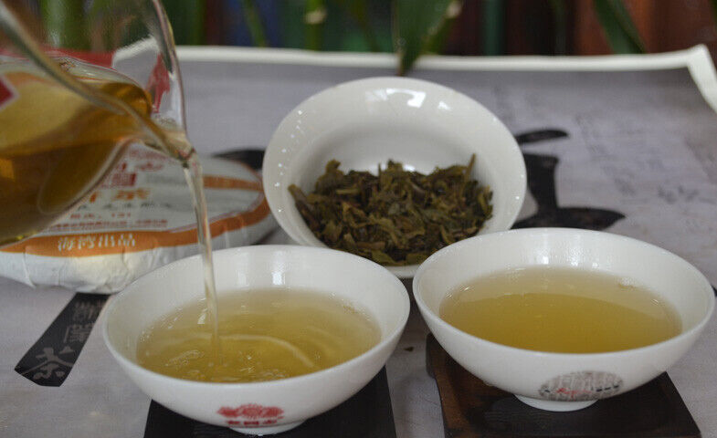 Haiwan Lao Tong Zhi Old Comrade 918 Pu'er Tea Cake 2013 200g Raw Puer Pu-erh