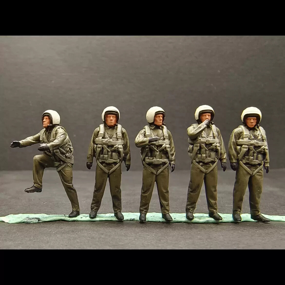1/72 US Army Carrier Aircraft Ground Crew Pilot HandPainted finsiehd Soldiers