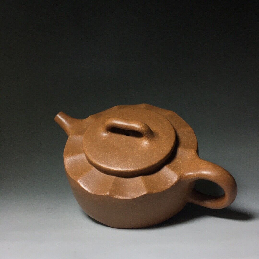 Chinese Yixing Zisha Clay Handmade Exquisite Teapot (波浪壶 底款:伟萍)